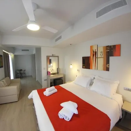 Aura Boutique Hotel 3*